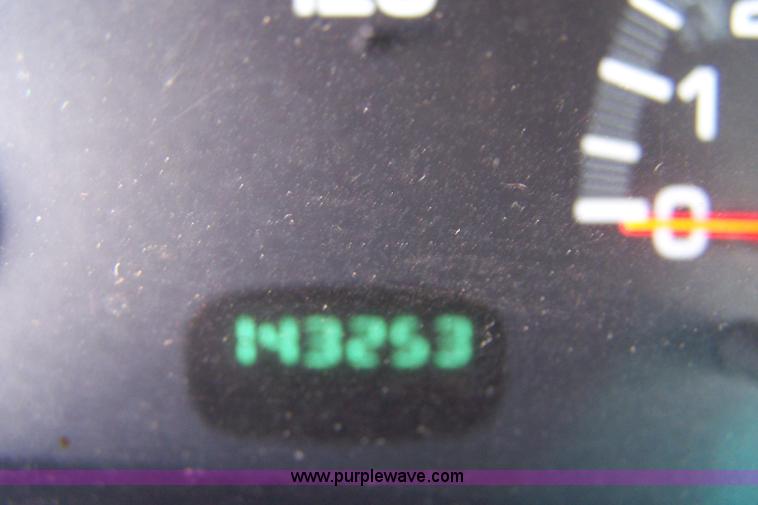 image for item 7283 1999 Chrysler Concorde LX