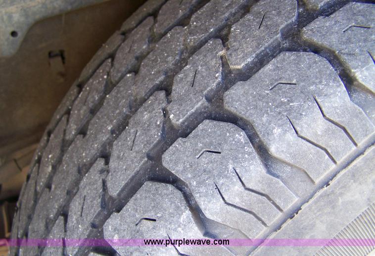 image for item 7285 2000 Ford Explorer Eddie Bauer SUV