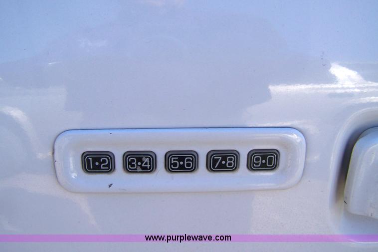 image for item 7285 2000 Ford Explorer Eddie Bauer SUV