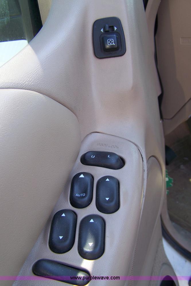 image for item 7285 2000 Ford Explorer Eddie Bauer SUV