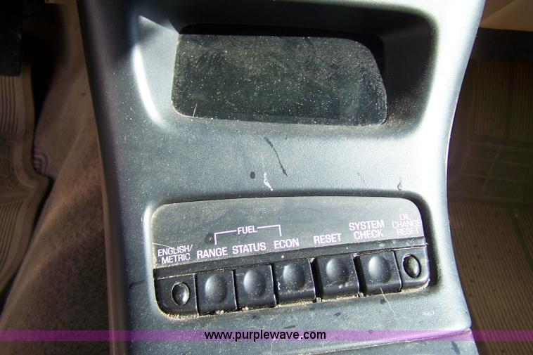 image for item 7285 2000 Ford Explorer Eddie Bauer SUV