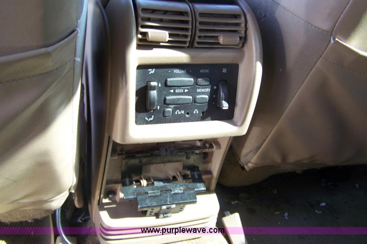 image for item 7285 2000 Ford Explorer Eddie Bauer SUV