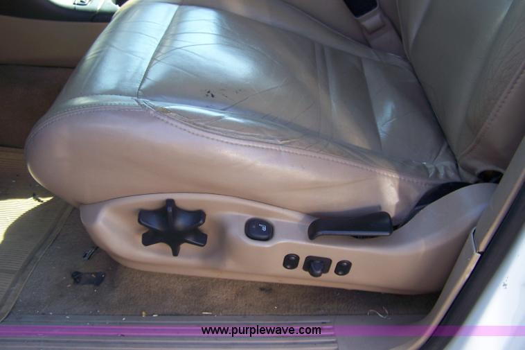 image for item 7285 2000 Ford Explorer Eddie Bauer SUV