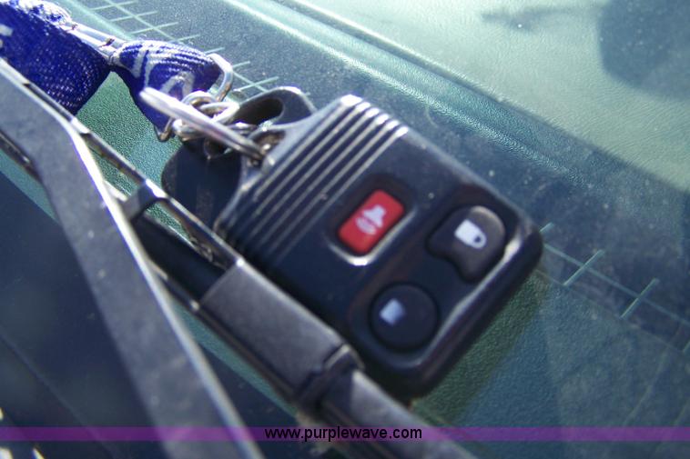 image for item 7285 2000 Ford Explorer Eddie Bauer SUV