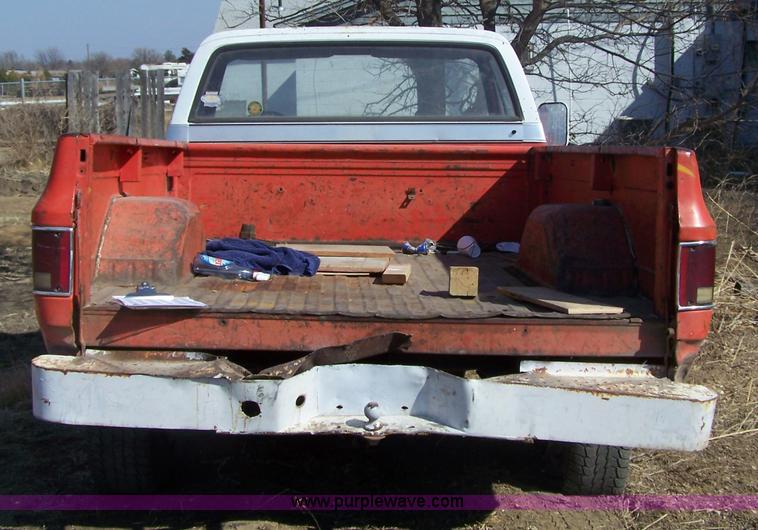 image for item 7286 1973 Chevrolet Custom 30 long bed pickup truck