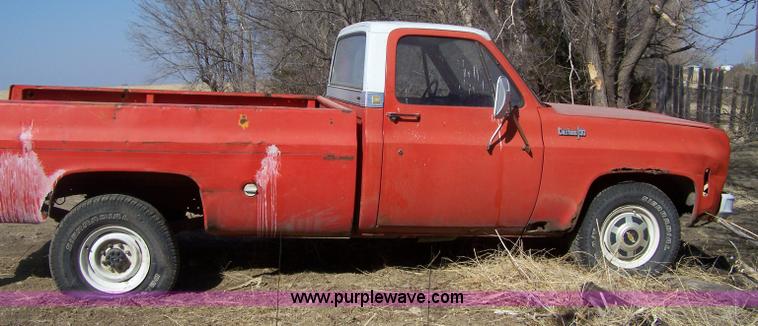image for item 7286 1973 Chevrolet Custom 30 long bed pickup truck