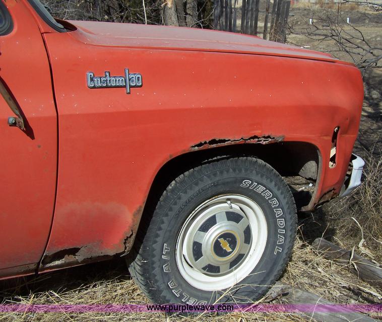 image for item 7286 1973 Chevrolet Custom 30 long bed pickup truck