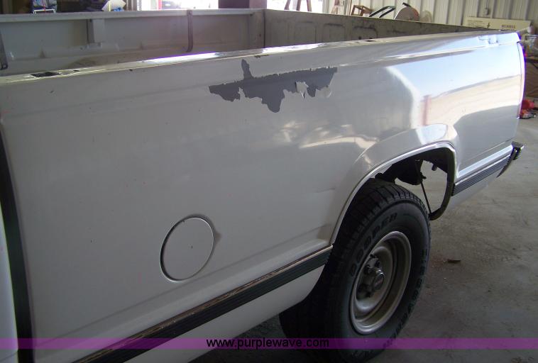 image for item 7294 1995 GMC Sierra C1500 SL long bed pickup truck