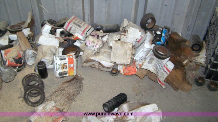 image for item 7296 Assorted oil production equipment