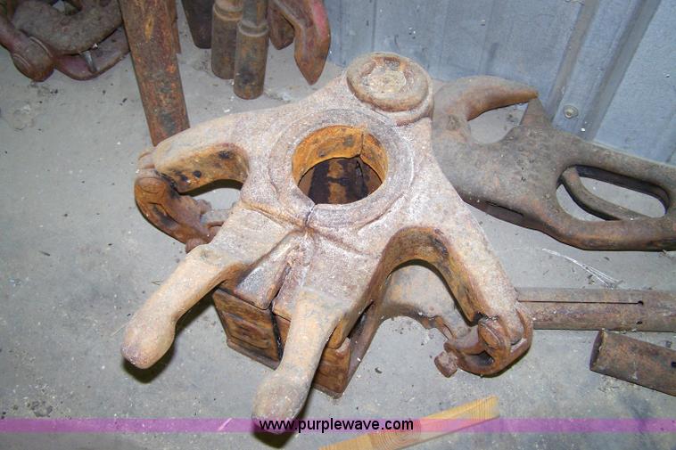 image for item 7296 Assorted oil production equipment