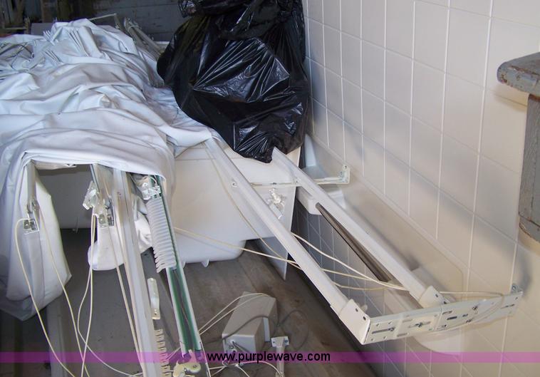 image for item 7297 White vinyl fence