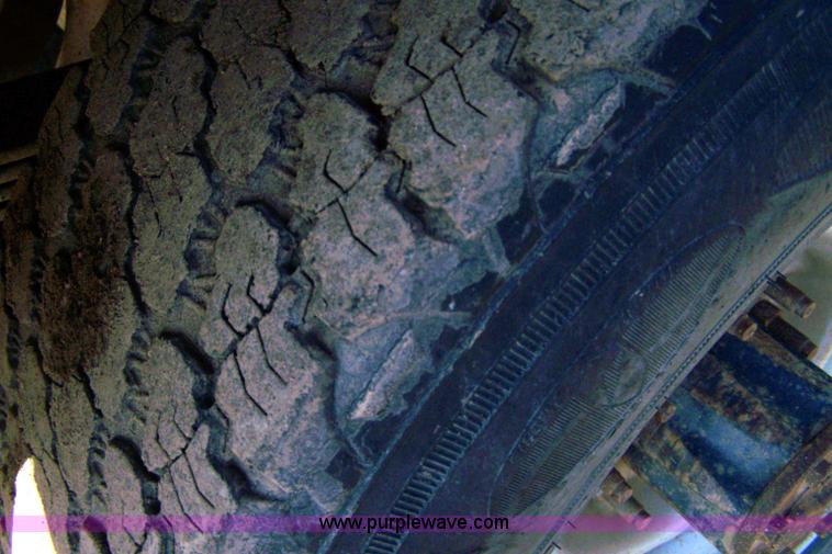 image for item 7325 1994 Ford F250 XL extended cab pickup truck