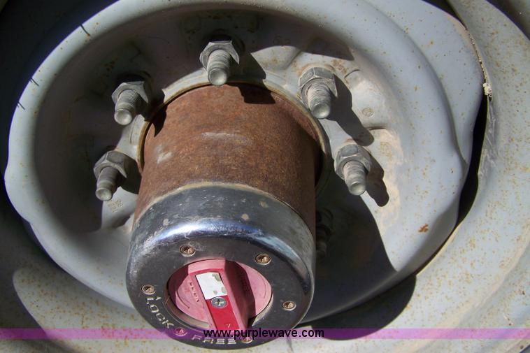 image for item 7325 1994 Ford F250 XL extended cab pickup truck