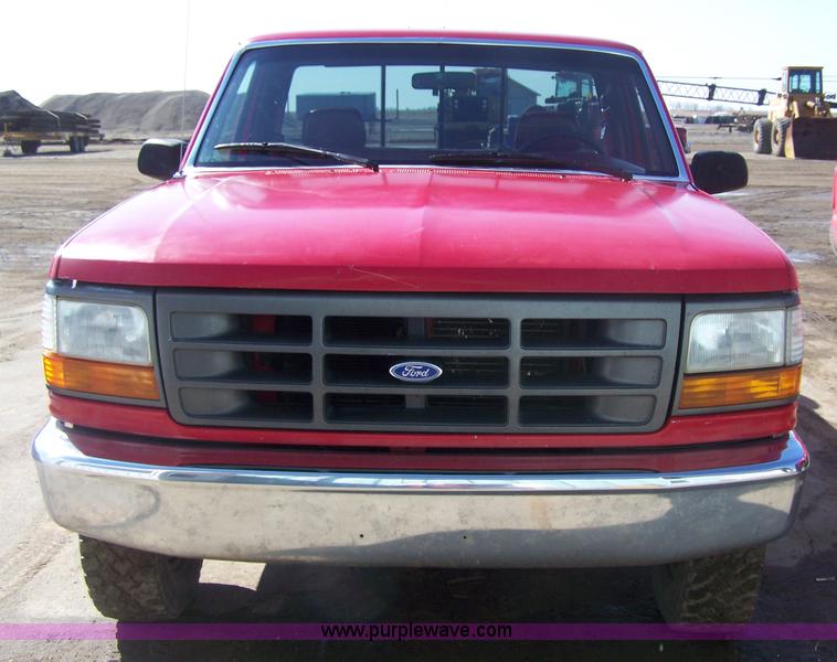 image for item 7326 1995 Ford F150 XL pickup truck