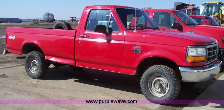 image for item 7326 1995 Ford F150 XL pickup truck