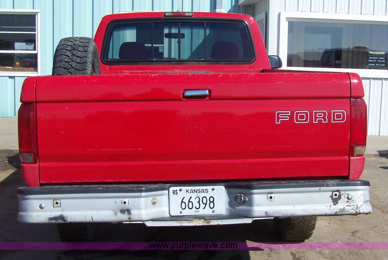 image for item 7326 1995 Ford F150 XL pickup truck