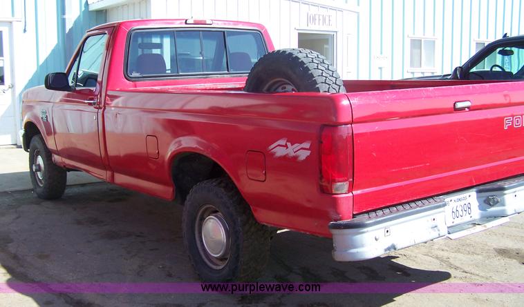 image for item 7326 1995 Ford F150 XL pickup truck