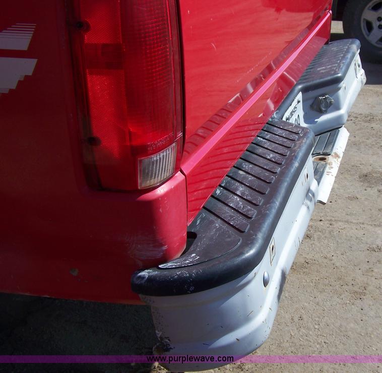 image for item 7326 1995 Ford F150 XL pickup truck