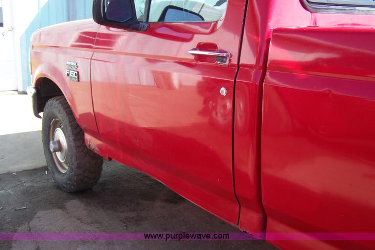 image for item 7326 1995 Ford F150 XL pickup truck