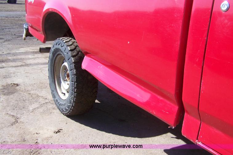 image for item 7326 1995 Ford F150 XL pickup truck