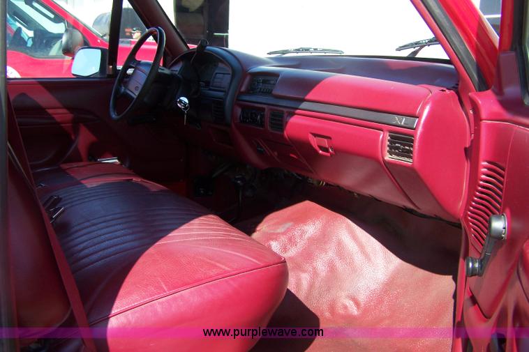 image for item 7326 1995 Ford F150 XL pickup truck