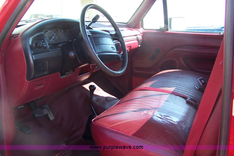 image for item 7326 1995 Ford F150 XL pickup truck