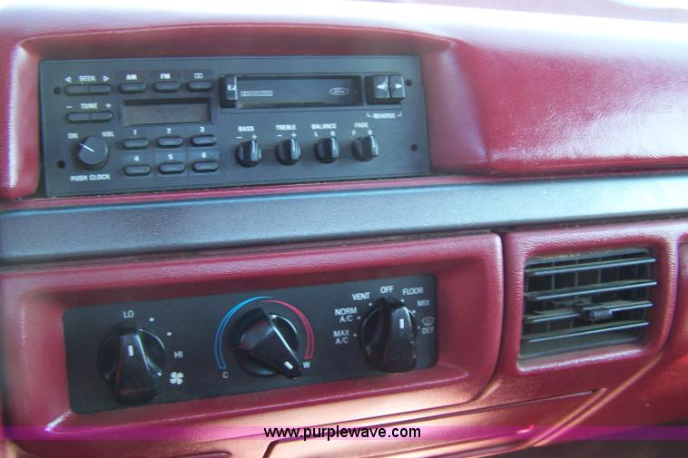 image for item 7326 1995 Ford F150 XL pickup truck