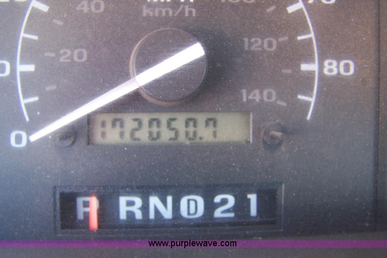 image for item 7326 1995 Ford F150 XL pickup truck