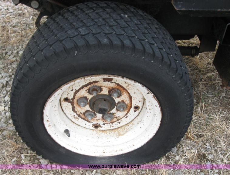 image for item 8510 Ford CM274 mower