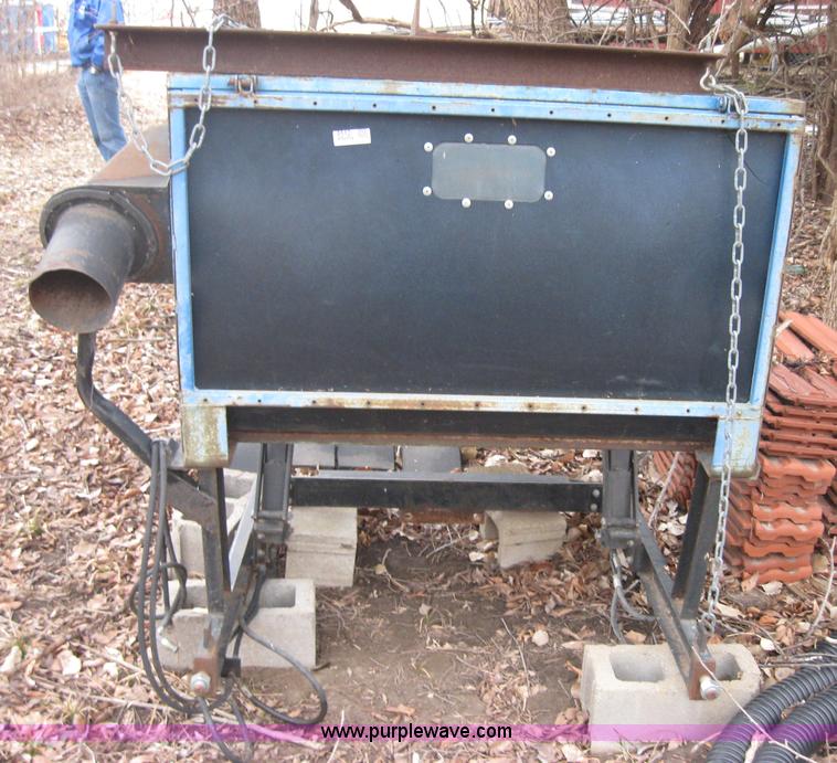 image for item 8512 Ford-NH bagger for Ford CM274 mower