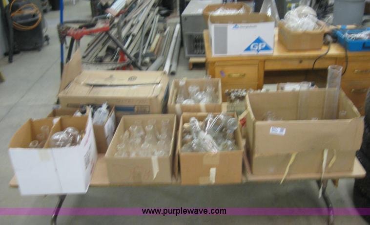 image for item 8517 Assorted science laboratory glassware