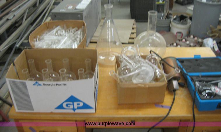 image for item 8517 Assorted science laboratory glassware
