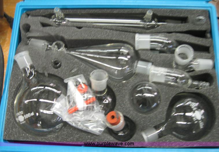 image for item 8517 Assorted science laboratory glassware