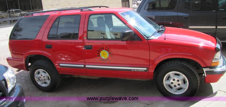 image for item 8662 2000 Chevrolet Blazer LS SUV