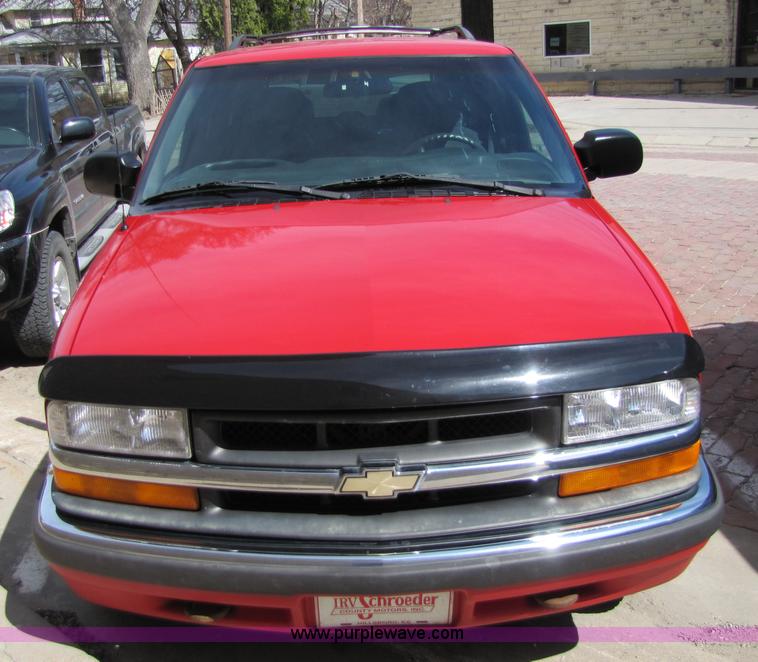 image for item 8662 2000 Chevrolet Blazer LS SUV