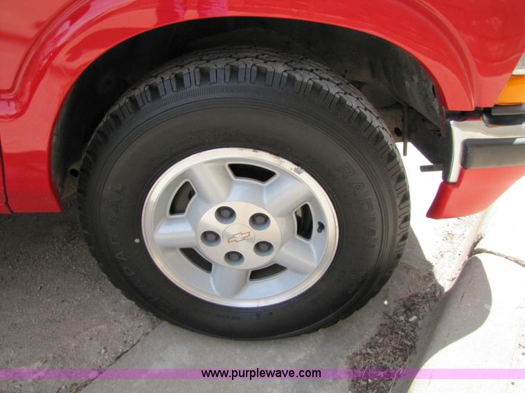 image for item 8662 2000 Chevrolet Blazer LS SUV