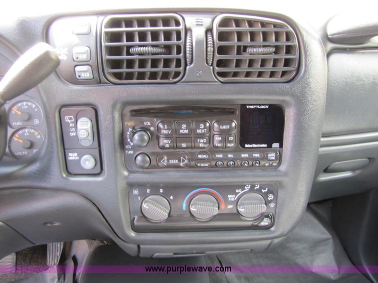 image for item 8662 2000 Chevrolet Blazer LS SUV