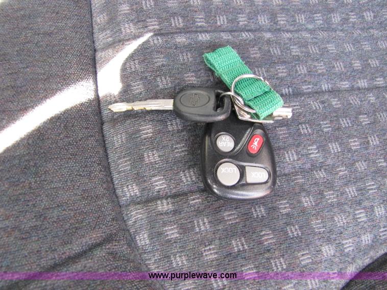 image for item 8662 2000 Chevrolet Blazer LS SUV