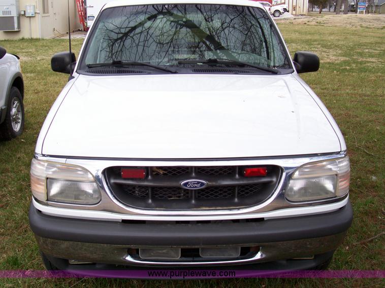 image for item 8688 1998 Ford Explorer XLT