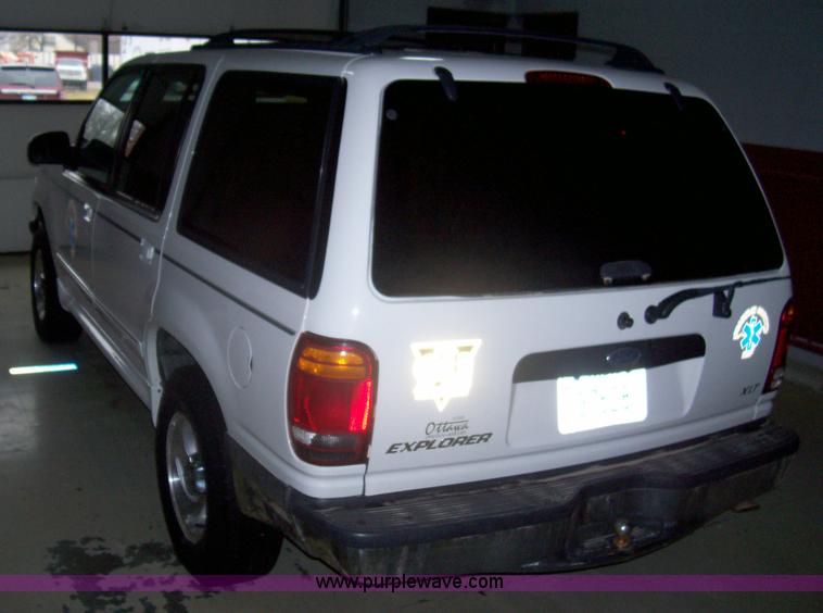 image for item 8688 1998 Ford Explorer XLT