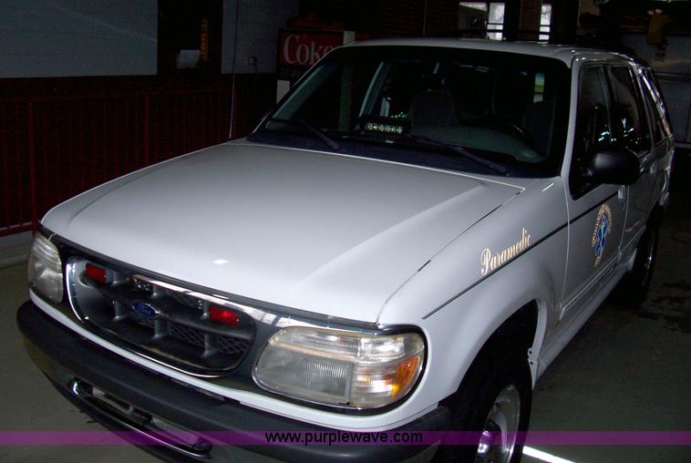 image for item 8688 1998 Ford Explorer XLT