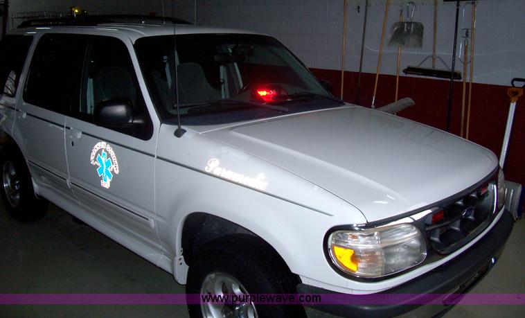 image for item 8688 1998 Ford Explorer XLT