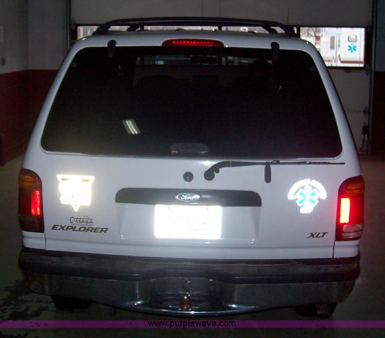image for item 8688 1998 Ford Explorer XLT