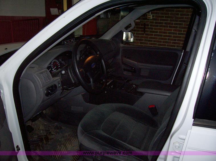 image for item 8689 2002 Ford Explorer XLT
