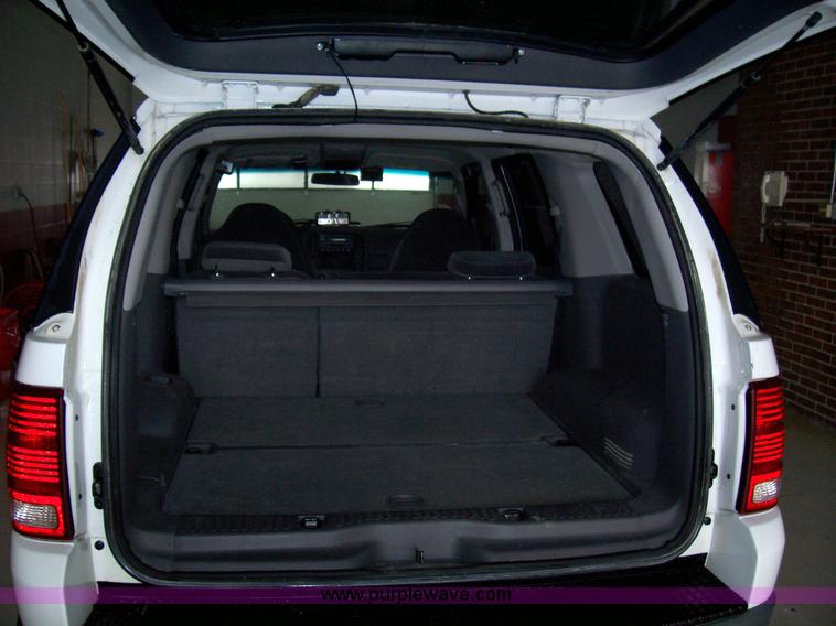 image for item 8689 2002 Ford Explorer XLT