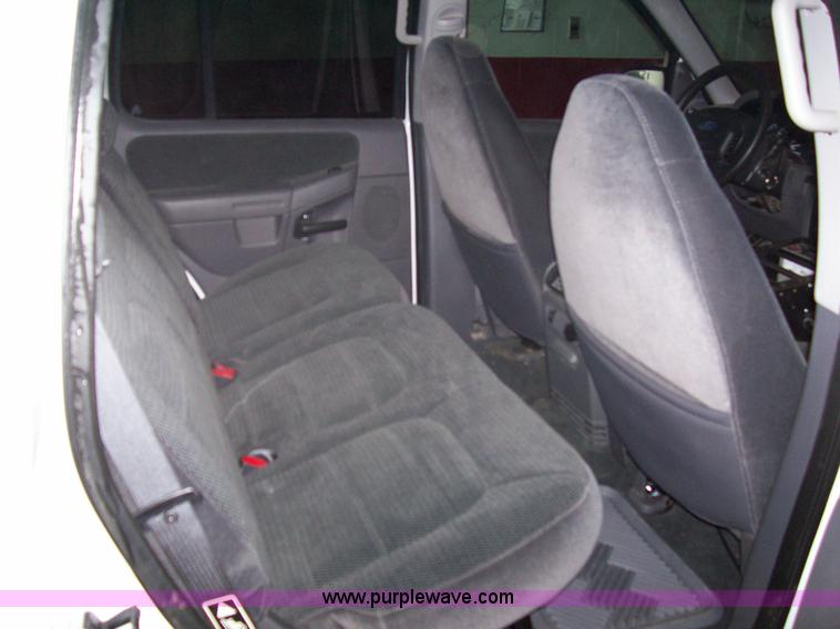 image for item 8689 2002 Ford Explorer XLT