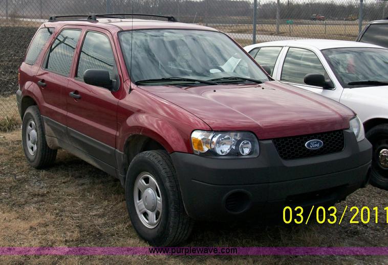 image for item 8718 2007 Ford Escape XLS SUV