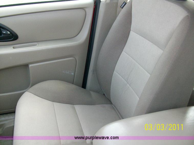 image for item 8718 2007 Ford Escape XLS SUV