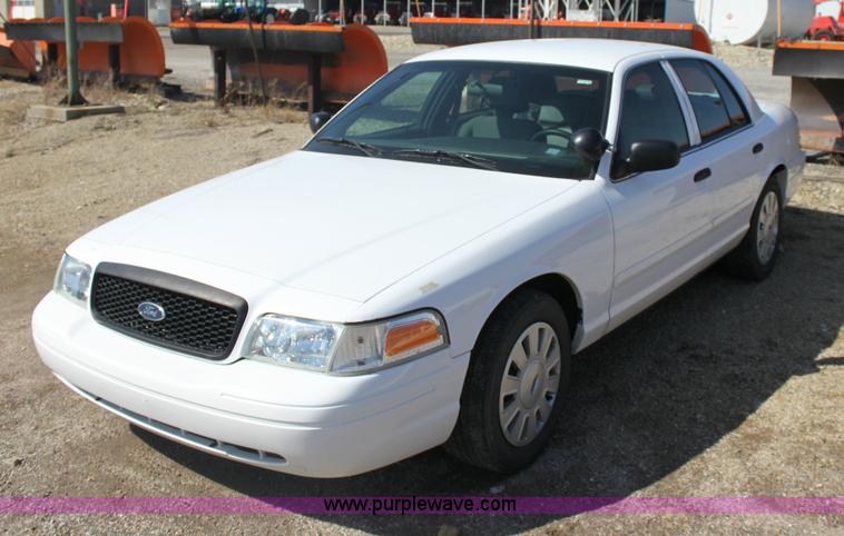 image for item 9404 2006 Ford Crown Victoria Police Interceptor