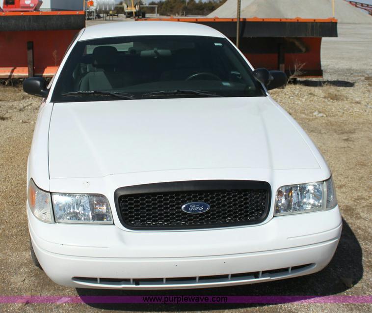 image for item 9404 2006 Ford Crown Victoria Police Interceptor